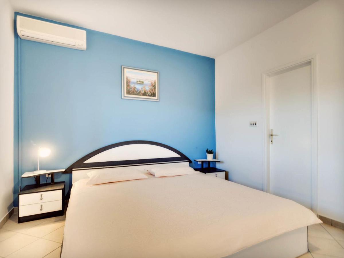 Apartments Zizic Vodice Quarto foto
