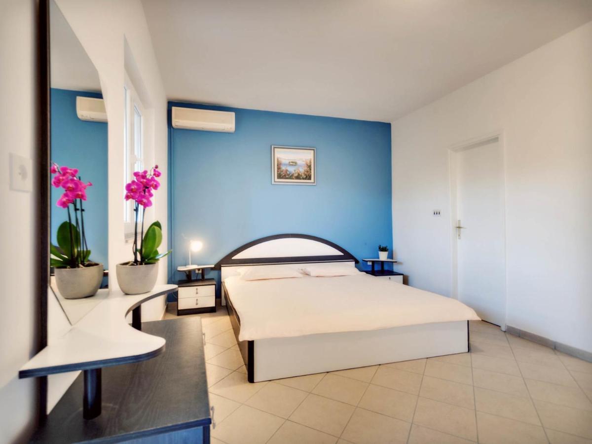 Apartments Zizic Vodice Quarto foto